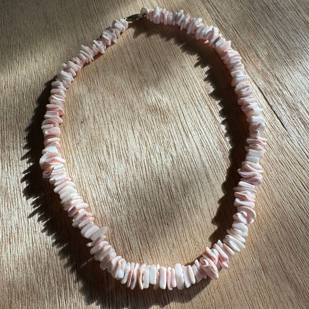 Vintage 90s Light Pink Puka Shell Necklace Barrel Closure 18”